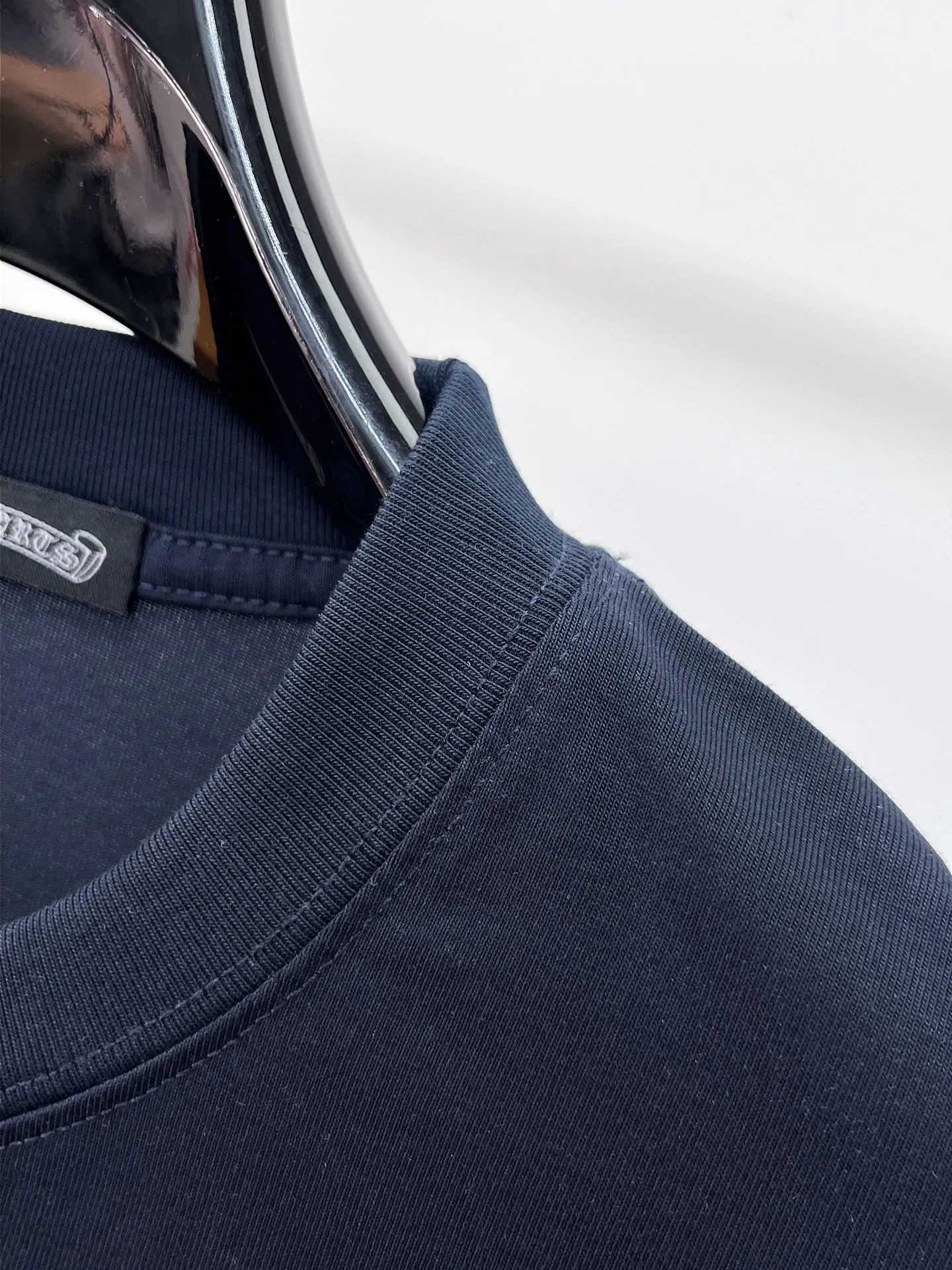 Balenciaga's high-end top-quality products 🐮2026 Spring and Summer New Arrival first counter, the latest New Arrival short-sleeved round neck T-shirt, Premium customized design, avant-garde and fashionable! Brand logo heavy craftsmanship design Premium customized 260g fabric. Soft to the touch. Comfortable to wear. Counter-level exquisite stitching. Fine workmanship. The upper body effect is incomparably handsome! A must-have item for men and women with the same style! Sizes: S~XXL When placing an order, please state your height and weight. The maximum wearing size is 210 pounds (one size larger)
